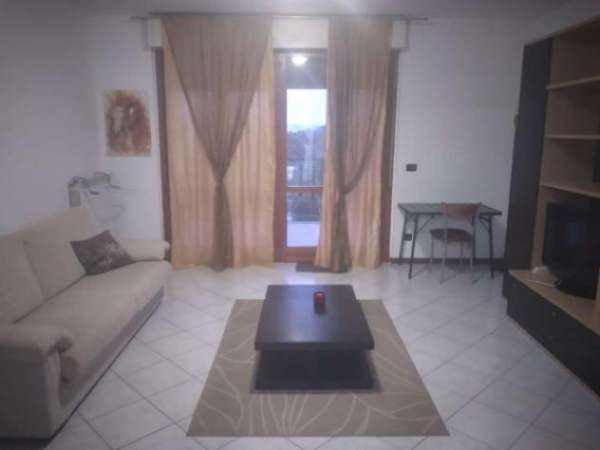 Foto Appartamento di 95 m con 3 locali e box auto in affitto a San Giuliano Milanese