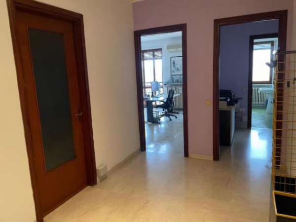 Foto Appartamento di 98 m con 4 locali in affitto a Alessandria