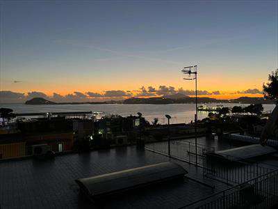 Foto Appartamento in Affitto, 2 Locali, 70 mq (Pozzuoli)