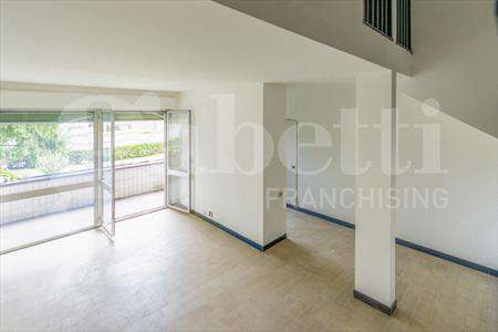 Foto Appartamento in Affitto, 2 Locali, 85 mq (Lecco)