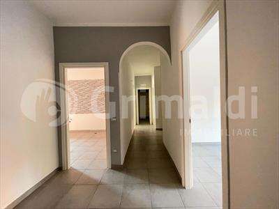 Foto Appartamento in Affitto, 3 Locali, 104 mq (Quarto)
