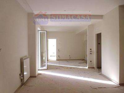 Foto Appartamento in Affitto, 3 Locali, 110 mq (Casoria)