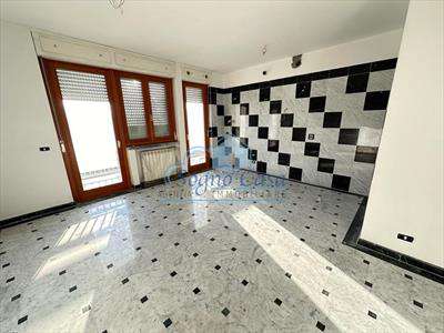 Foto Appartamento in Affitto, 3 Locali, 76 mq (Carrara)