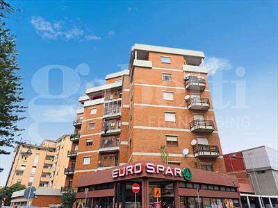 Foto Appartamento in Affitto, 5 Locali, 152 mq (Oristano)