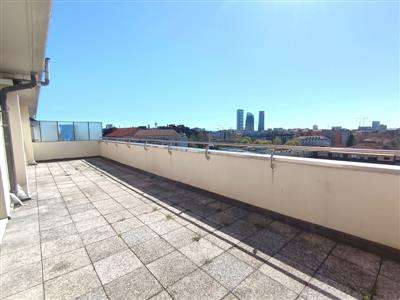 Foto Appartamento in Affitto a 1.700€