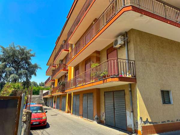 Foto Appartamento in affitto a Aci Catena