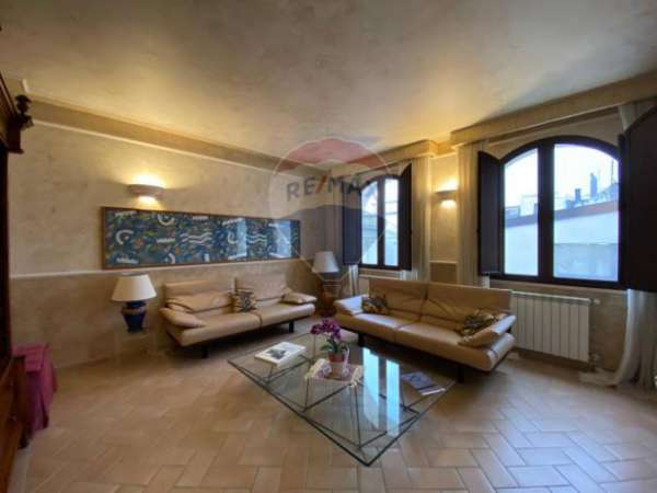 Foto Appartamento in affitto a Acquaviva Delle Fonti - 2 locali 120mq