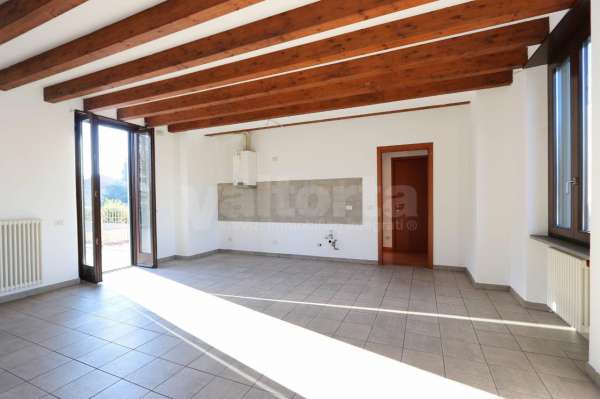Foto Appartamento in affitto a Albiate
