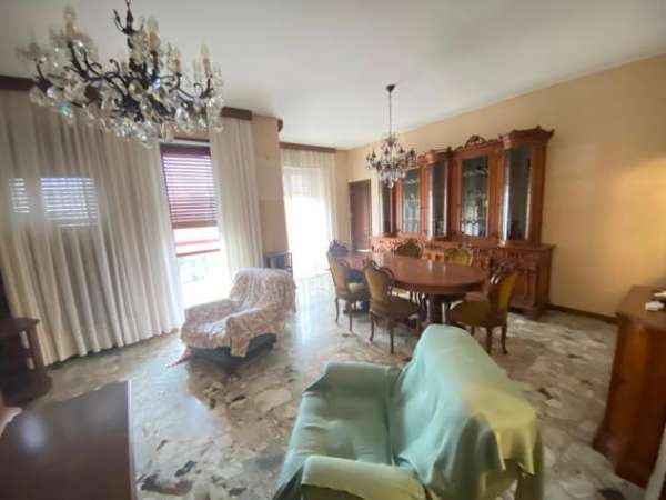 Foto Appartamento in affitto a Alessandria - 4 locali 131mq