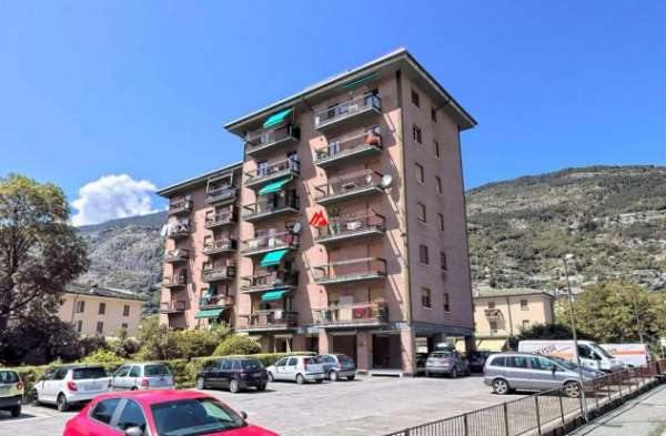 Foto Appartamento in affitto a Aosta - 5 locali 80mq