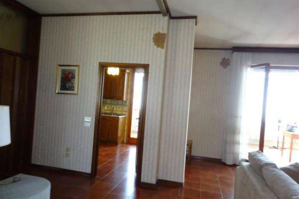 Foto Appartamento in affitto a Arezzo - 6 locali 167mq