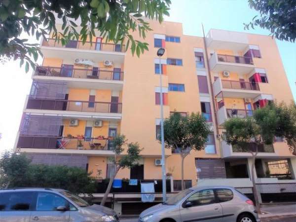 Foto Appartamento in affitto a Bari - 3 locali 96mq