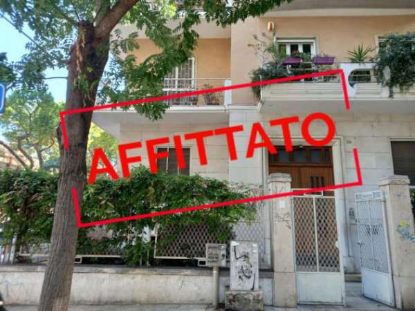 Foto Appartamento in affitto a Bari - 4 locali 110mq