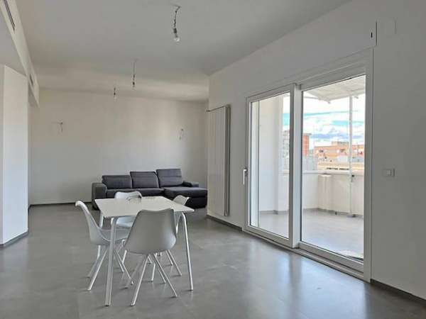 Foto Appartamento in affitto a Bari - 4 locali 120mq