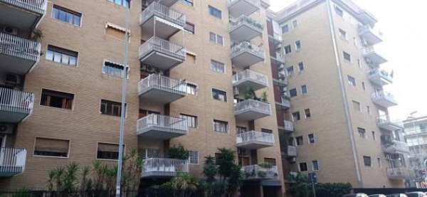 Foto Appartamento in affitto a Bari - 4 locali 135mq