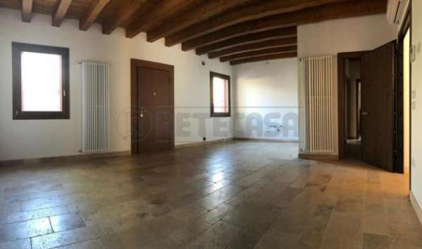 Foto Appartamento in affitto a Bassano Del Grappa - 2 locali 60mq