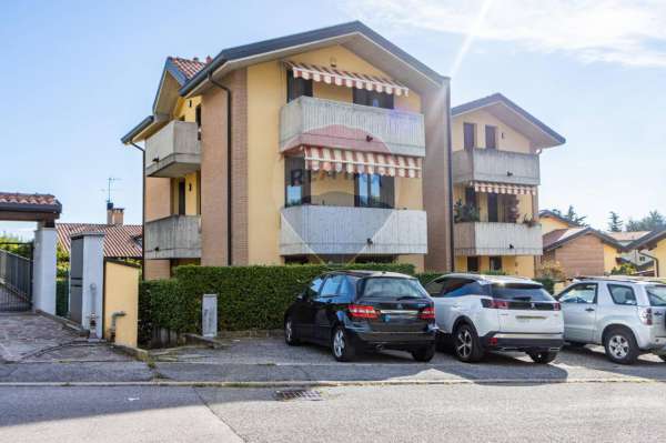 Foto Appartamento in affitto a Besana In Brianza