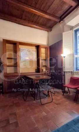 Foto Appartamento in affitto a Bologna - 2 locali 74mq