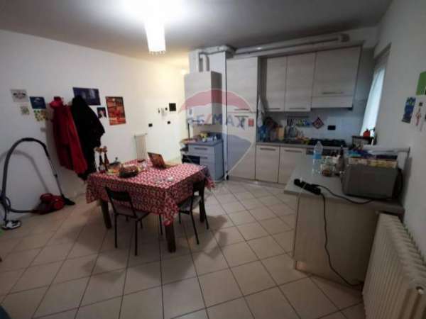 Foto Appartamento in affitto a Bologna - 3 locali 80mq
