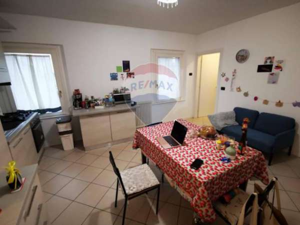 Foto Appartamento in affitto a Bologna - 3 locali 80mq