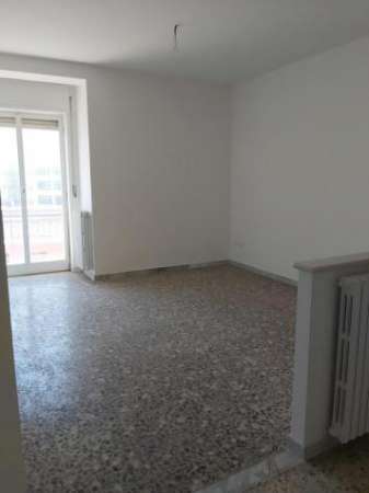 Foto Appartamento in affitto a Brindisi - 3 locali 120mq