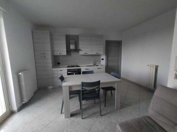 Foto Appartamento in affitto a Brindisi - 3 locali 65mq
