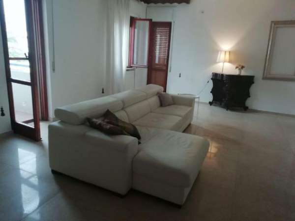 Foto Appartamento in affitto a Brindisi - 4 locali 110mq
