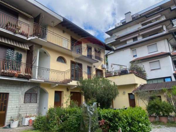 Foto Appartamento in affitto a Busto Arsizio - 3 locali 130mq