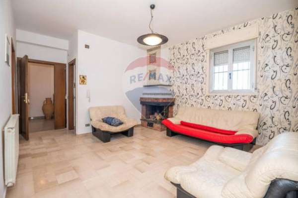 Foto Appartamento in affitto a Caltagirone - 3 locali 76mq