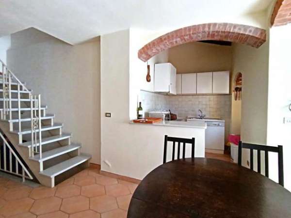 Foto Appartamento in affitto a Carrara - 4 locali 100mq