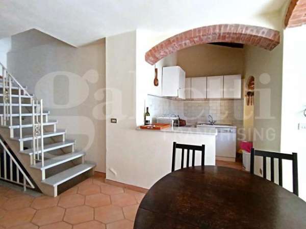 Foto Appartamento in affitto a Carrara - 4 locali 100mq