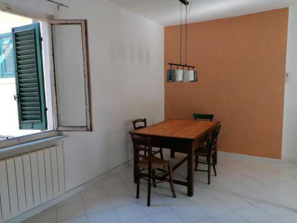 Foto Appartamento in affitto a Carrara 60 mq  Rif: 1339483