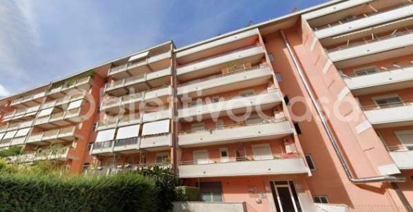 Foto Appartamento in affitto a Caserta - 2 locali 80mq