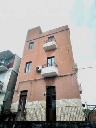 Foto Appartamento in affitto a Catania - 3 locali 90mq
