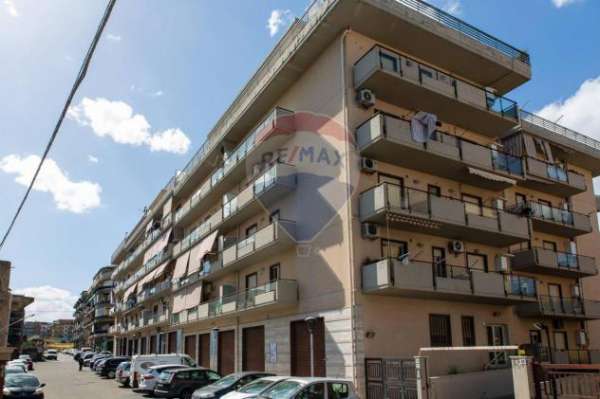 Foto Appartamento in affitto a Catania - 6 locali 150mq