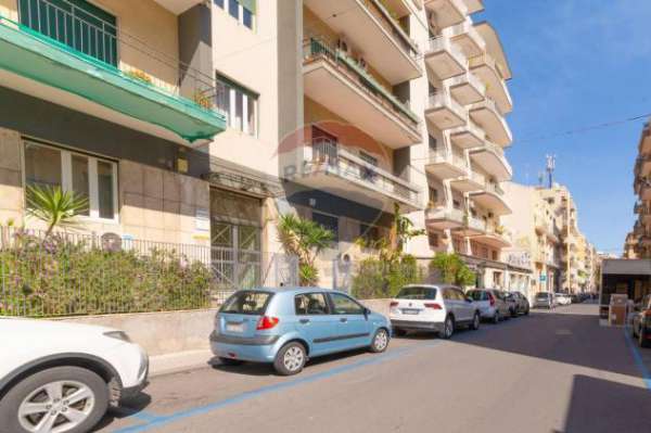 Foto Appartamento in affitto a Catania - 8 locali 202mq