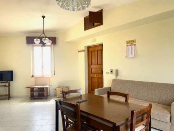 Foto Appartamento in affitto a Catanzaro - 4 locali 75mq