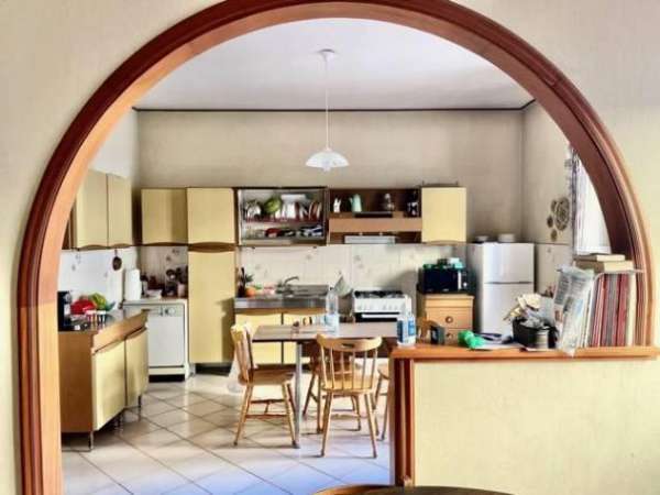 Foto Appartamento in affitto a Catanzaro - 7 locali 170mq
