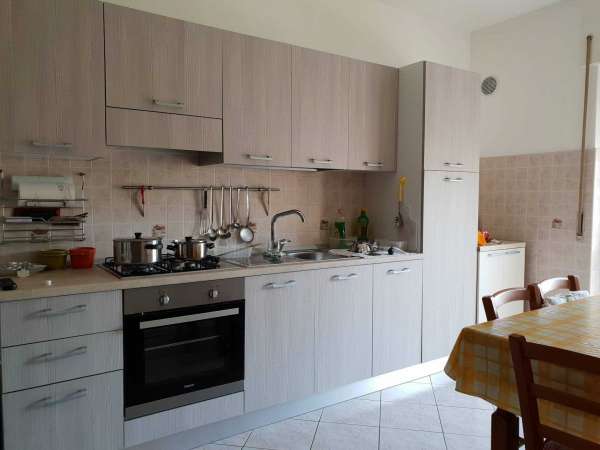 Foto Appartamento in Affitto a Catanzaro via Lungomare Stefano Pugliese