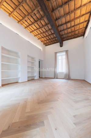 Foto Appartamento in Affitto a Chieri Via Vittorio Emanuele II
