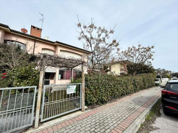 Foto Appartamento in affitto a Comacchio
