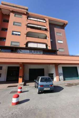 Foto Appartamento in affitto a Cosenza - 5 locali 125mq