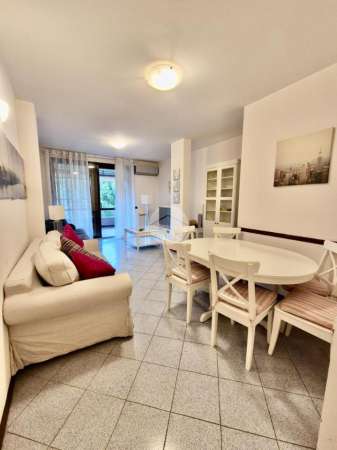 Foto Appartamento in affitto a Desenzano Del Garda