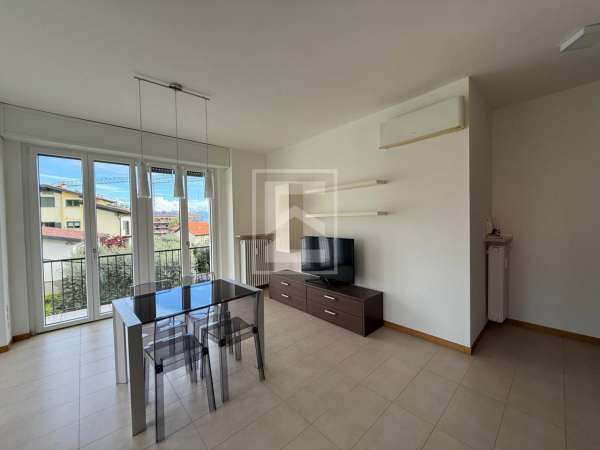 Foto Appartamento in affitto a Desenzano Del Garda