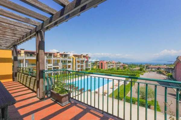 Foto Appartamento in affitto a Desenzano Del Garda