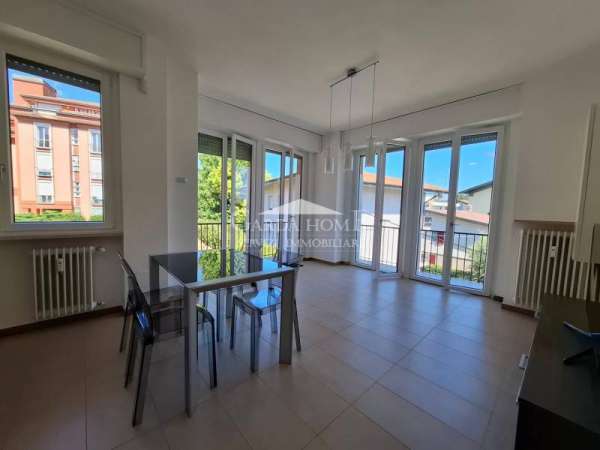 Foto Appartamento in Affitto a Desenzano del Garda