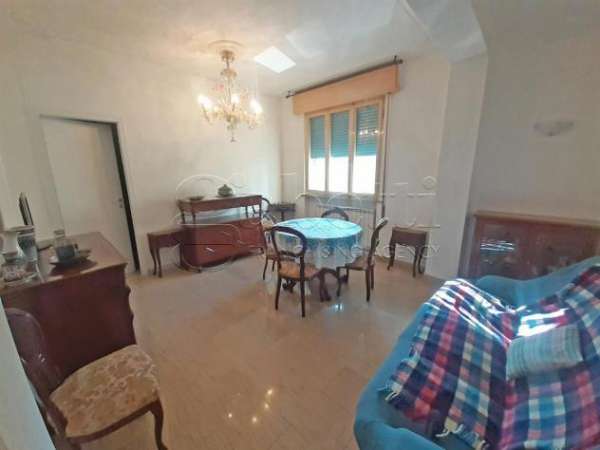 Foto Appartamento in affitto a Ferrara - 5 locali 100mq
