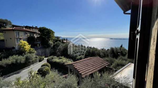 Foto Appartamento in Affitto a Gardone Riviera Fasano Sopra