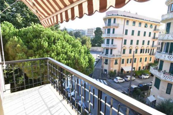 Foto Appartamento in affitto a Genova - 5 locali 105mq