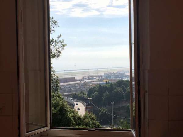 Foto Appartamento in Affitto a Genova Via dei Sessanta